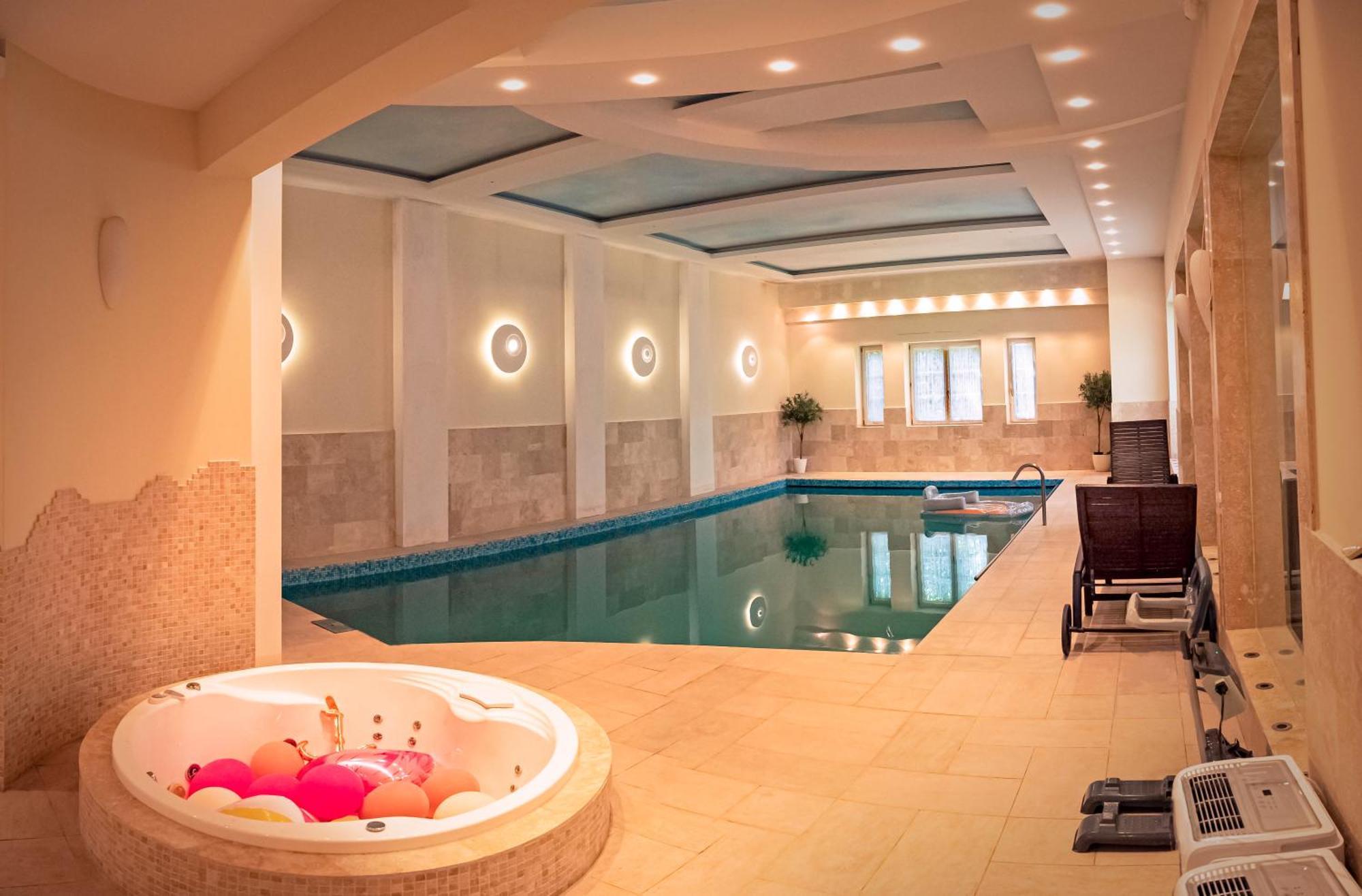 Luxury Villa Indoor Pool Warsaw Magdalenka Exterior photo